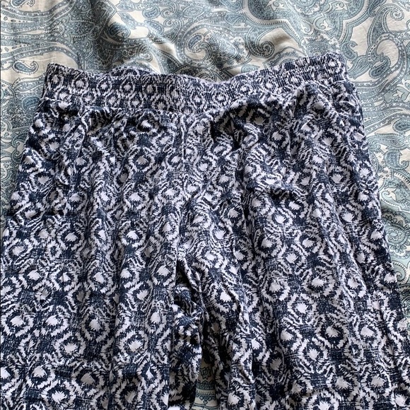 Small Hollister pants - Picture 2 of 3